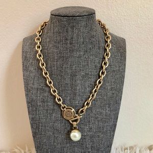 Front Close Gold Chainlink Necklace